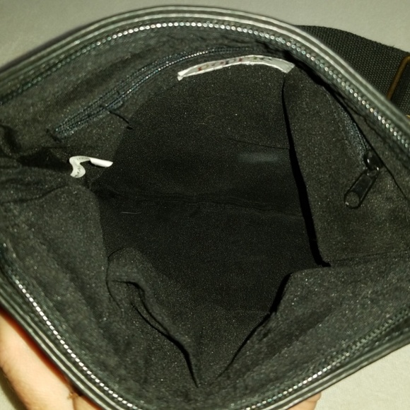 Vegan leather cross body purse - Picture 4 of 6